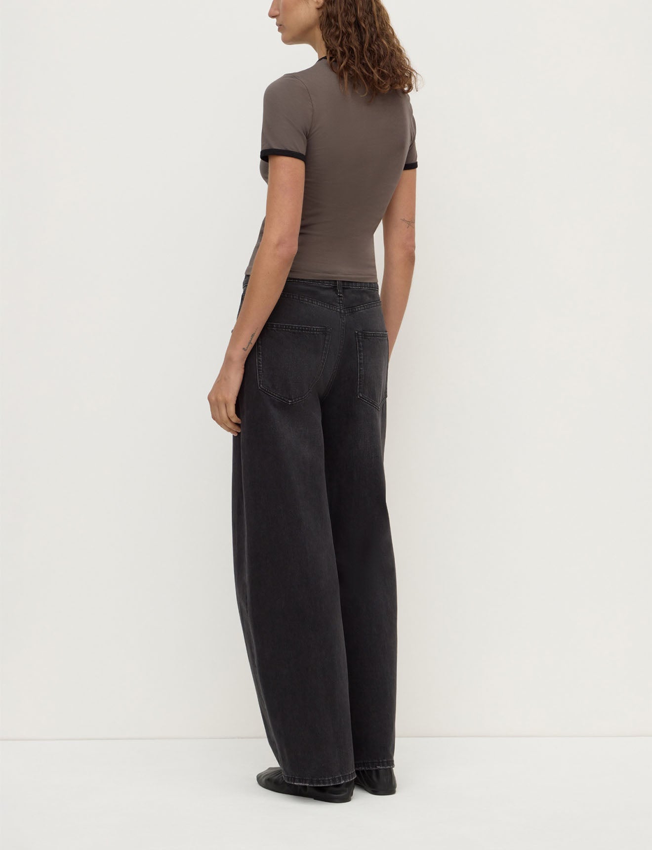 Assembly Label Kourt Contrast Bind Tee Bark Black