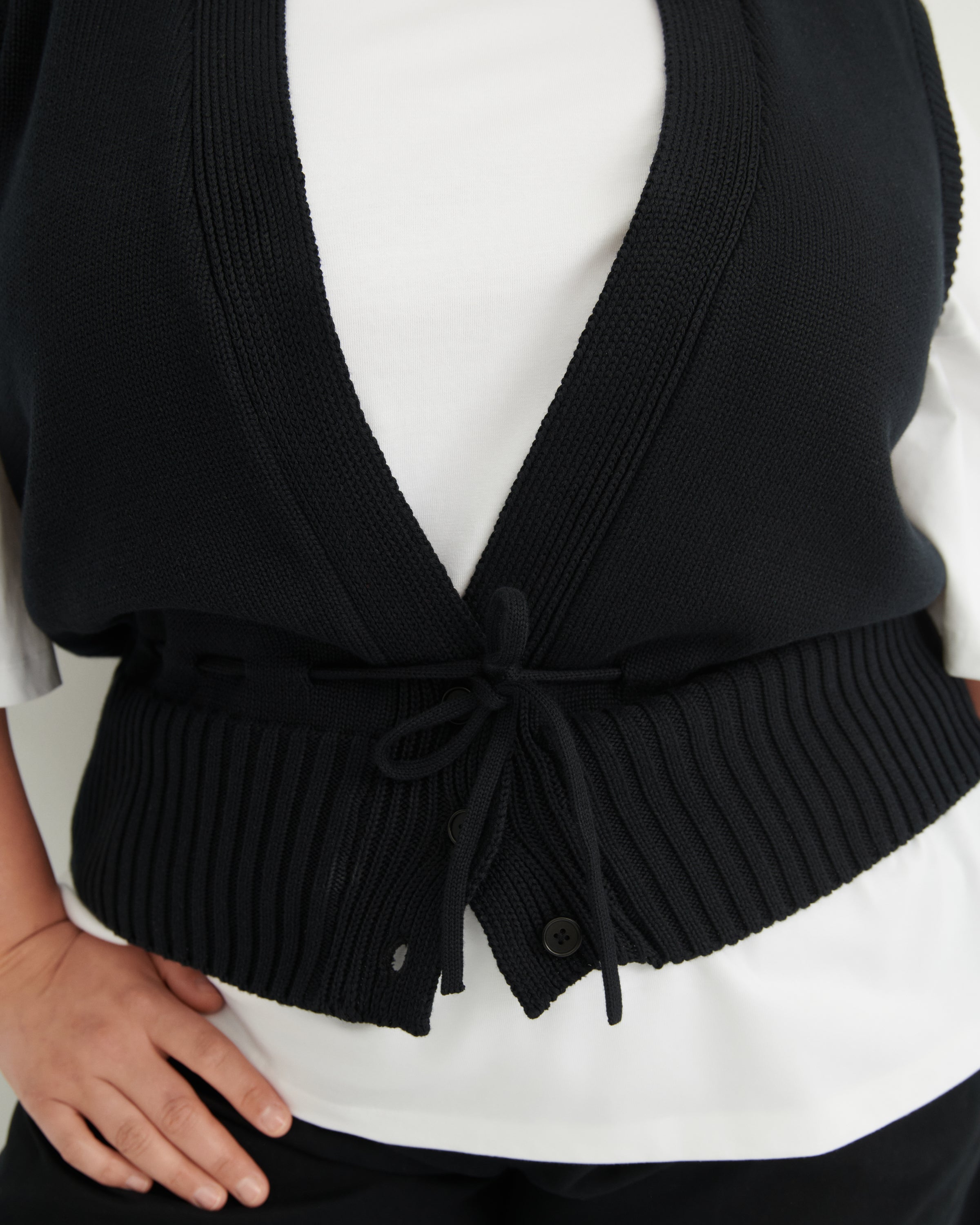 Kowtow Elworthy Vest Black